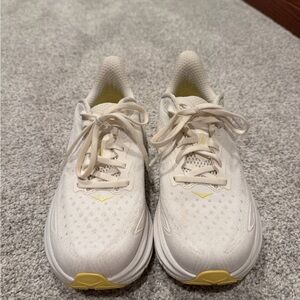 Hoka Clifton 9 
White Lemonade